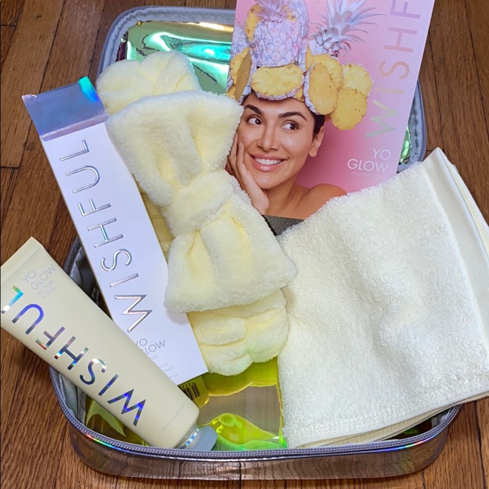 HudaBeauty Wishful yo glow facial enzyme scrub kit